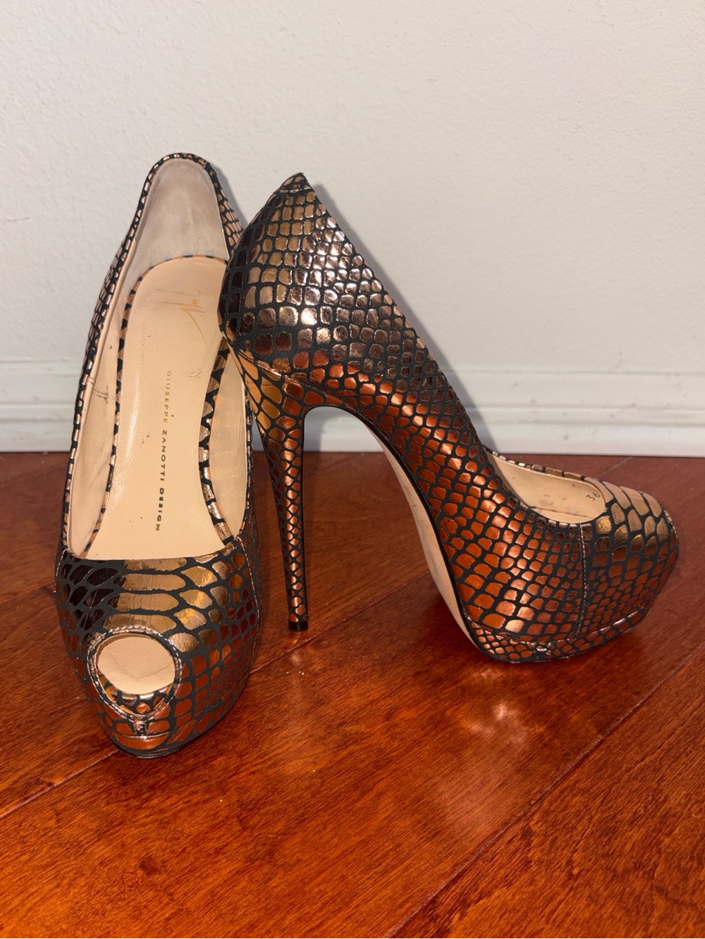 GIUSEPPE ZANOTTI Metallic Gold Peep-Toe Snakeskin Print Platform Pumps